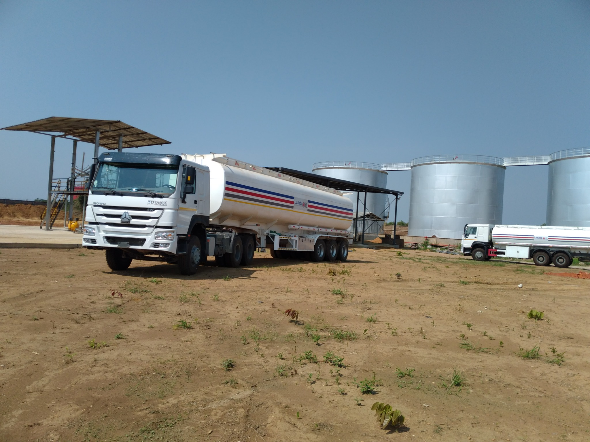 CONGO OIL — Véhicules-citernes et installations du site