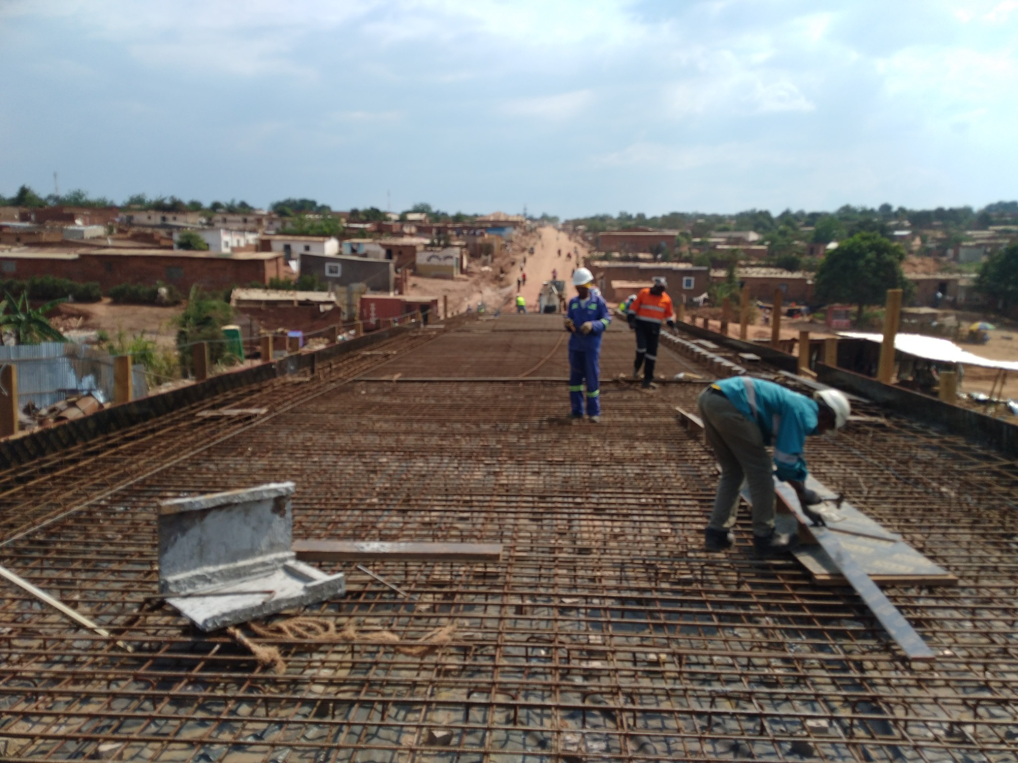 Pont FATSHI BETON — Vue longitudinale des armatures du tablier